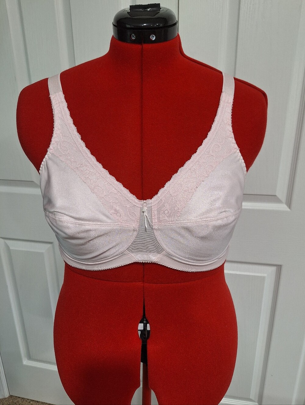 Lace-Trim Wireless Comfort Bra in Pale Pink